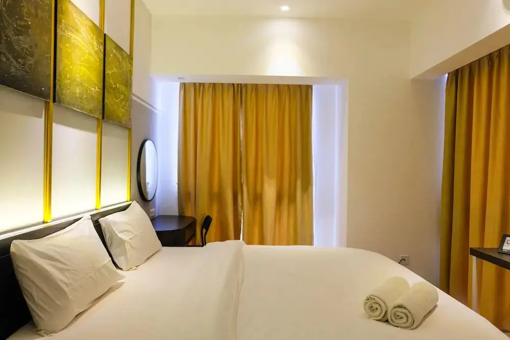 Legok: Elegant 2BR Apartment at M-Town Signature near Shopping Mall
