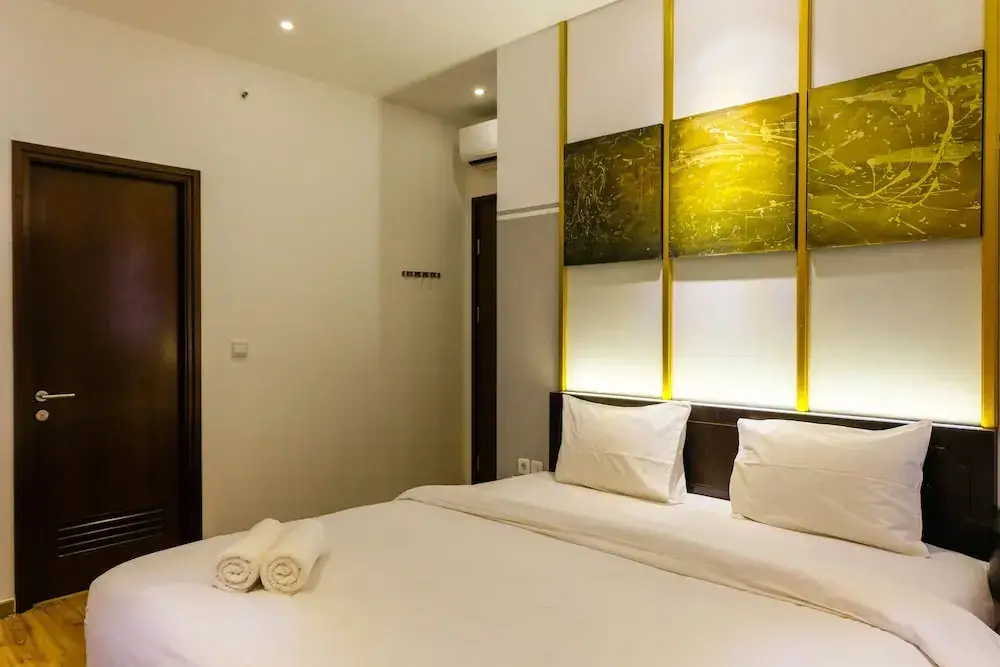 Legok: Elegant 2BR Apartment at M-Town Signature near Shopping Mall