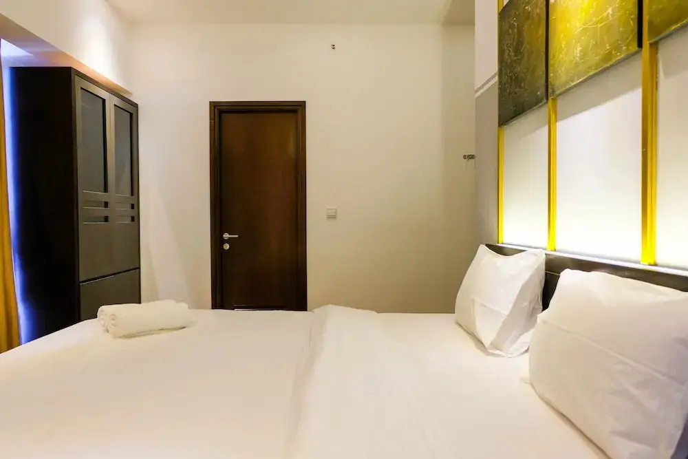 Legok: Elegant 2BR Apartment at M-Town Signature near Shopping Mall