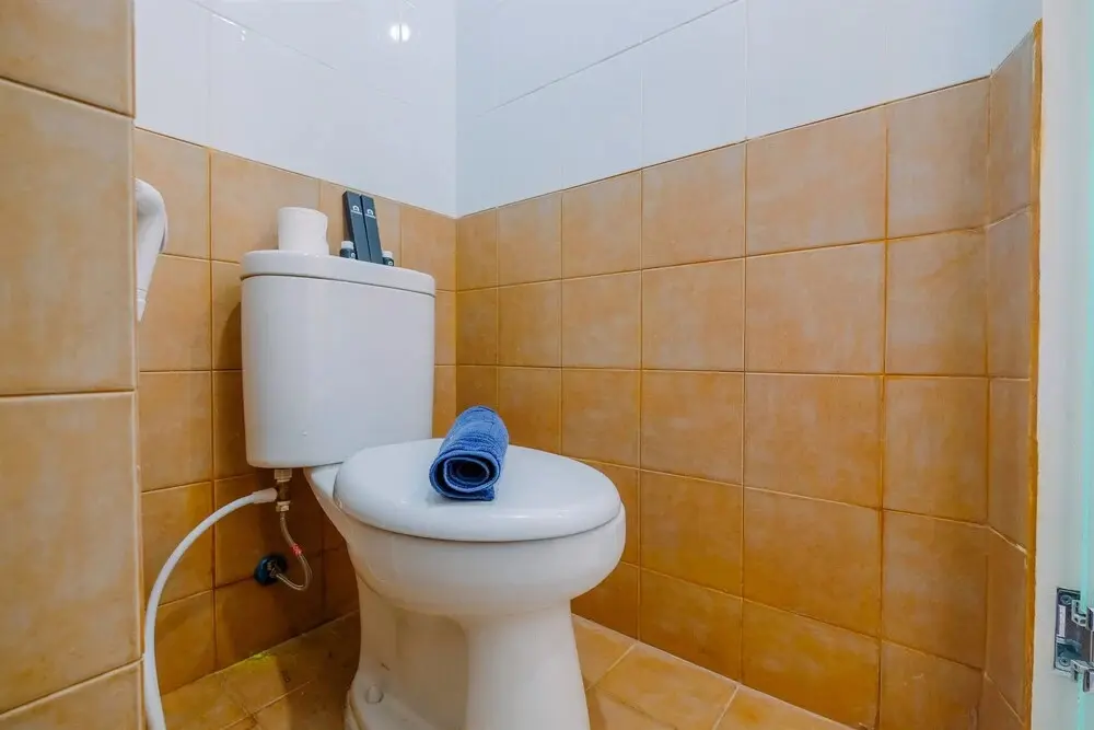 Джакарта: Functional and Artistic 2BR Green Pramuka Apartment