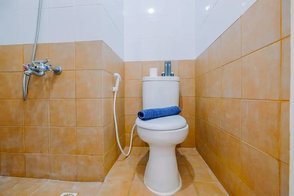 Джакарта: Functional and Artistic 2BR Green Pramuka Apartment