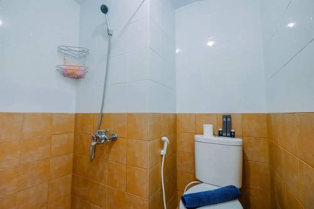 Джакарта: Functional and Artistic 2BR Green Pramuka Apartment