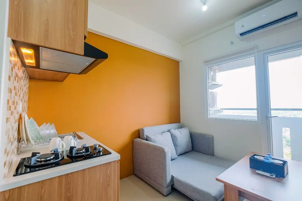 Джакарта: Functional and Artistic 2BR Green Pramuka Apartment