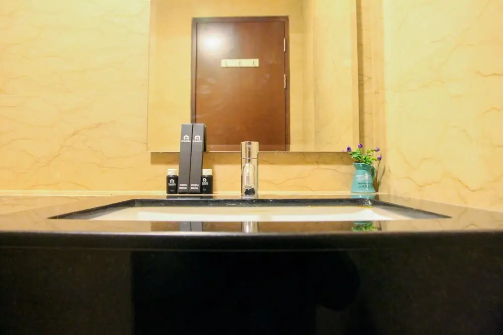 Джакарта: Modern and Spacious 1BR Apartment at L'Avenue
