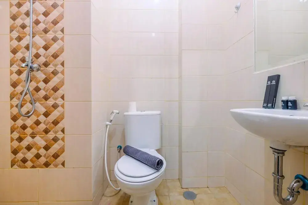 Депок: Cozy and Simple Studio at Dave Apartment