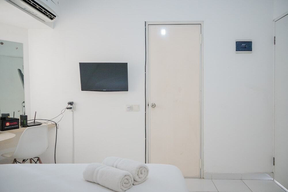 Тангеранг: Comfy and Stylish Studio Apartment at Aeropolis Residence 2