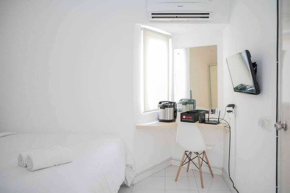 Тангеранг: Comfy and Stylish Studio Apartment at Aeropolis Residence 2