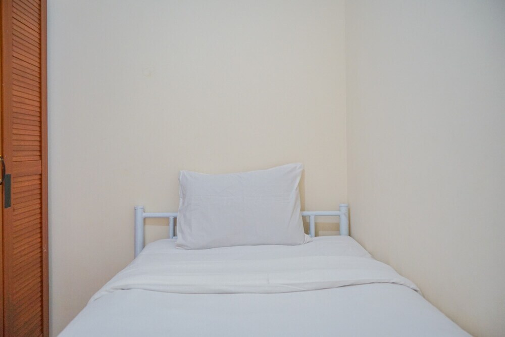 Тангеранг: Homey and Simple 2BR at The Medina Apartment