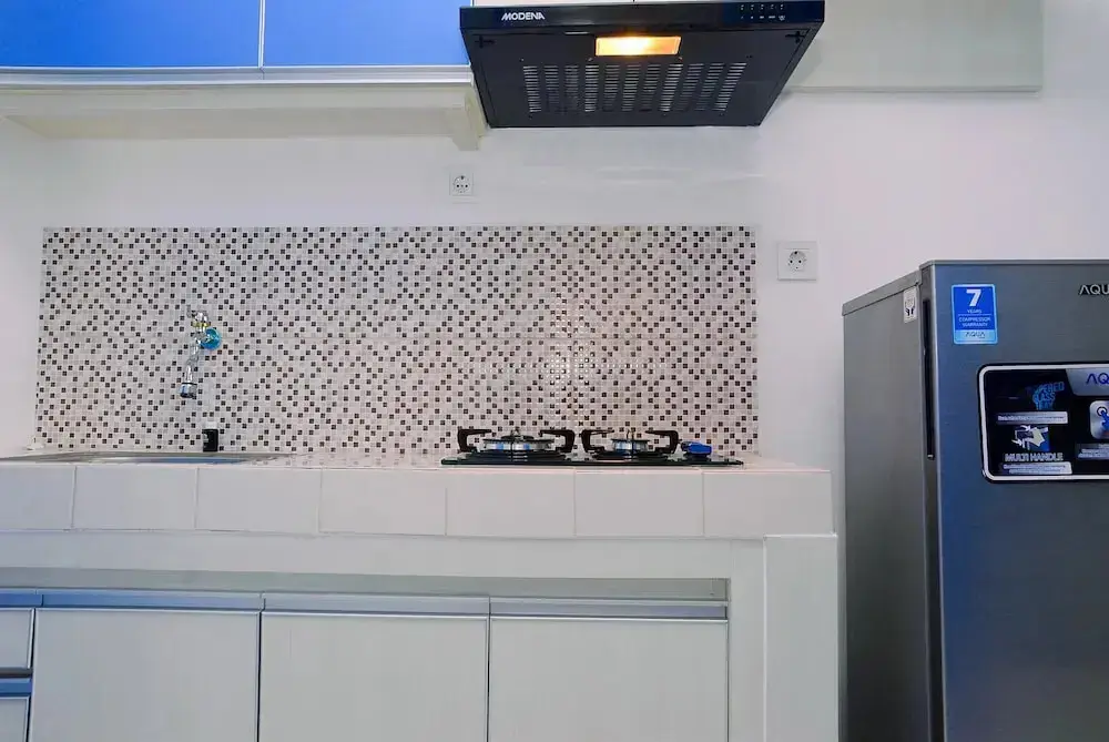 Депок: Minimalist and Posh Studio Dave Apartment
