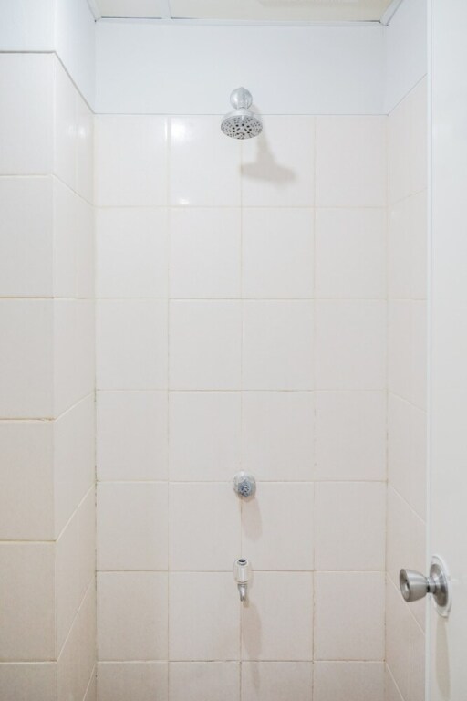 Южный Тангеранг: Furnished and Simple Living Studio Serpong Greenview Apartment
