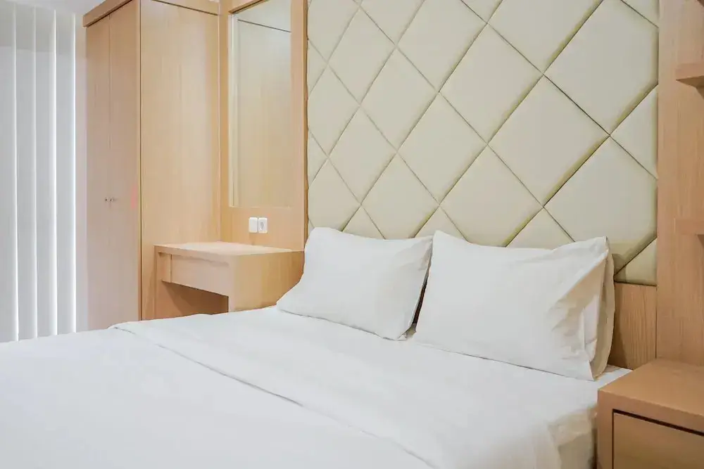 Legok: Pool View Studio Apartment at M-Town Residence
