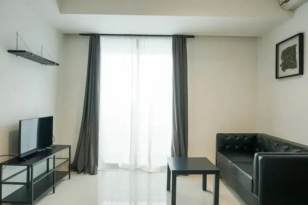Джакарта: Elegant Studio at West Vista Apartment with City View
