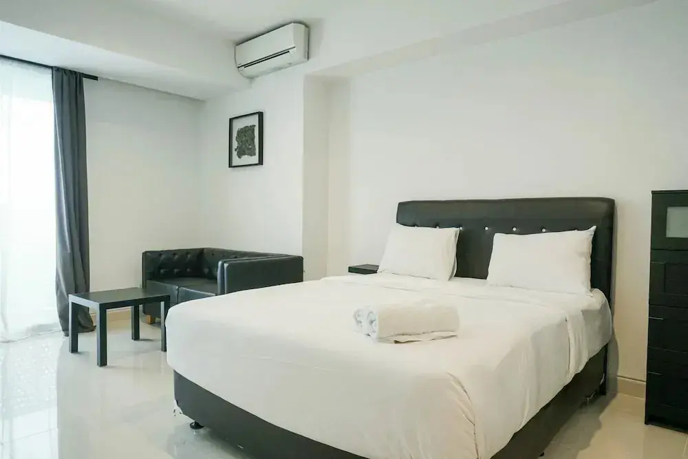 Джакарта: Elegant Studio at West Vista Apartment with City View