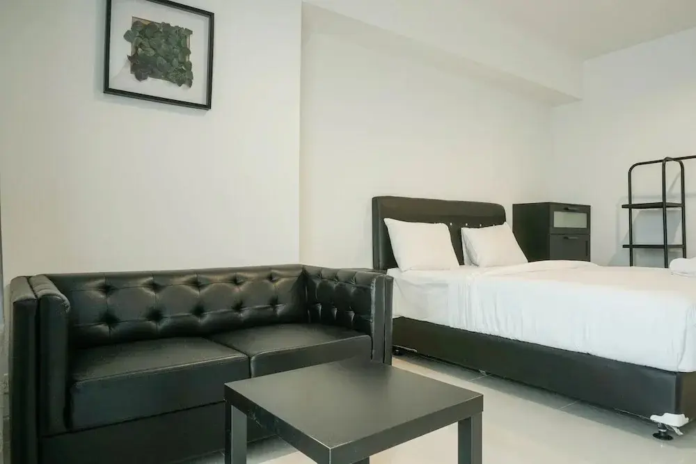Джакарта: Elegant Studio at West Vista Apartment with City View