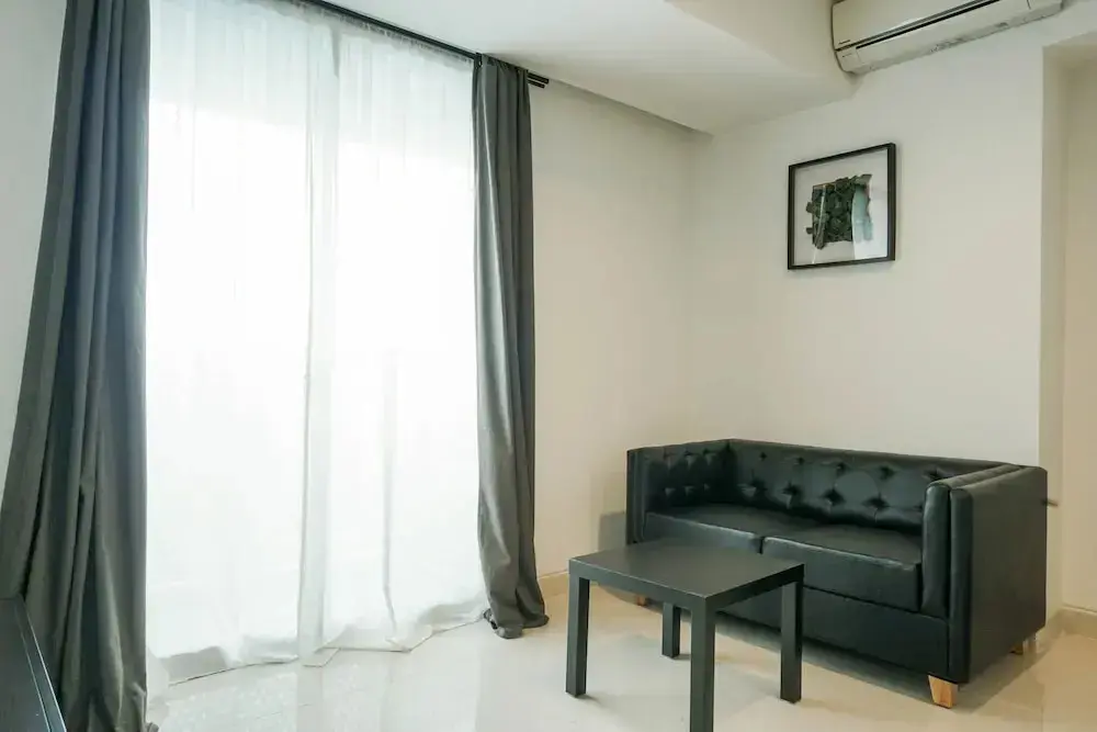 Джакарта: Elegant Studio at West Vista Apartment with City View