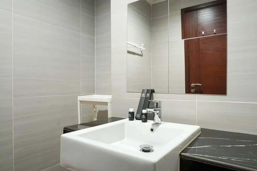 Джакарта: Elegant Studio at West Vista Apartment with City View