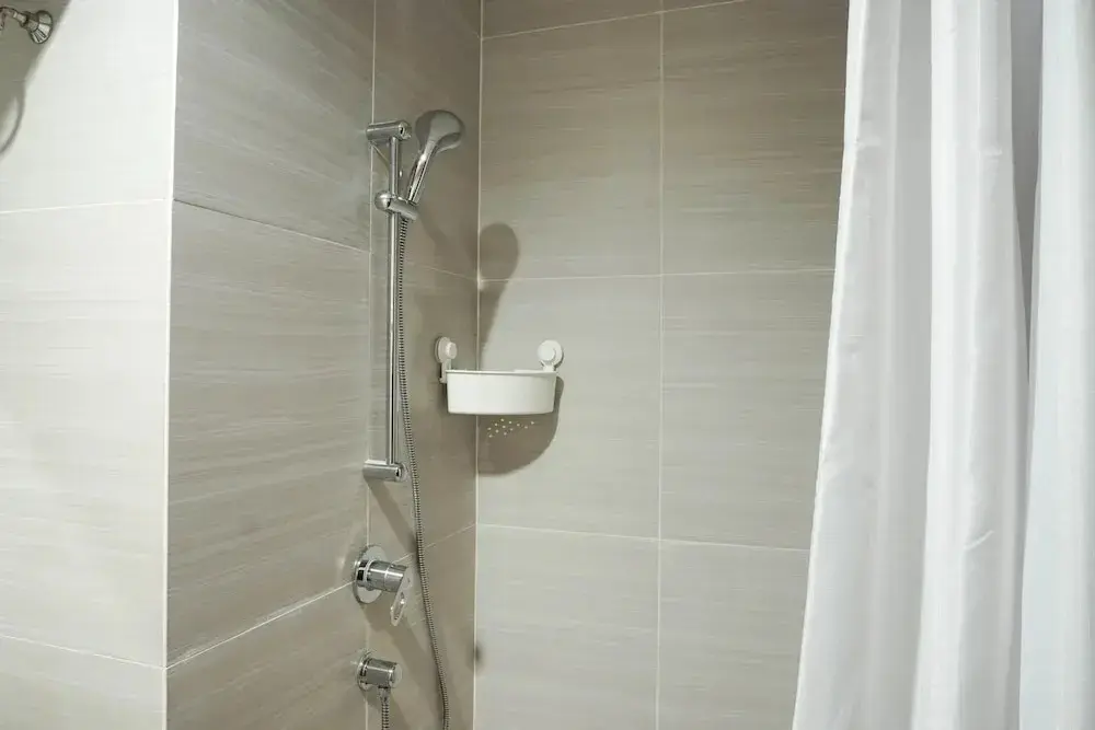 Джакарта: Elegant Studio at West Vista Apartment with City View