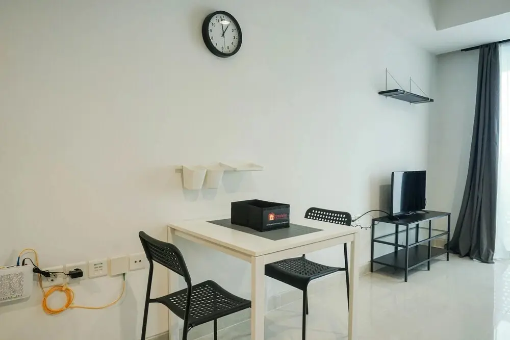 Джакарта: Elegant Studio at West Vista Apartment with City View