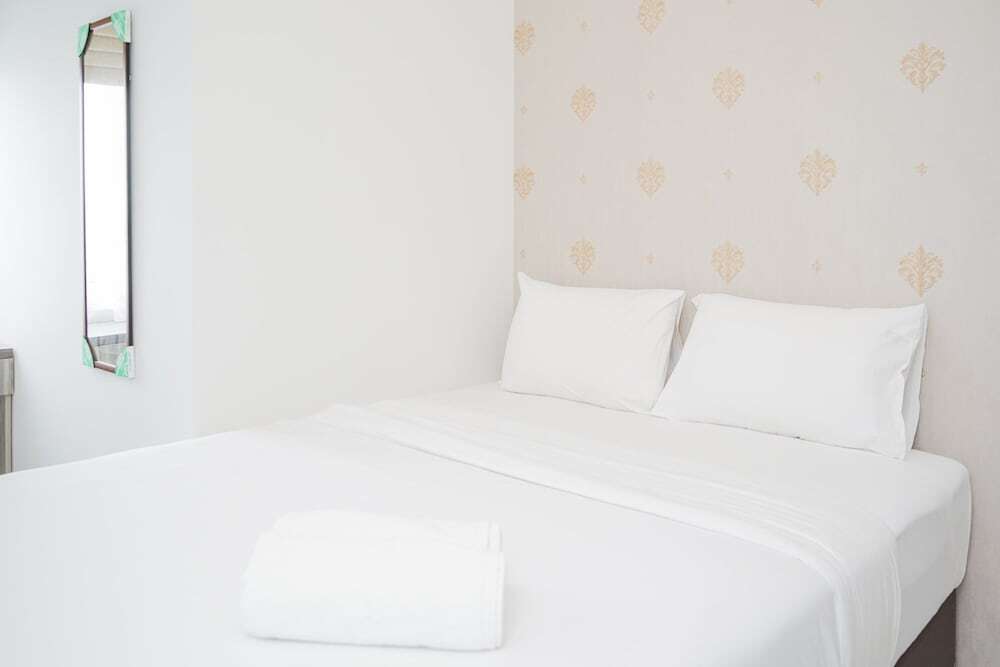 Южный Тангеранг: Best Price 2BR at Emerald Bintaro Apartment