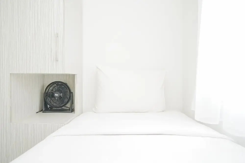 Южный Тангеранг: Best Price 2BR at Emerald Bintaro Apartment