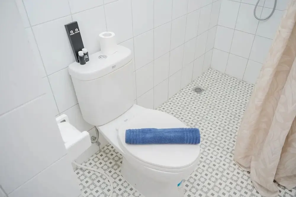 Южный Тангеранг: Best Price 2BR at Emerald Bintaro Apartment