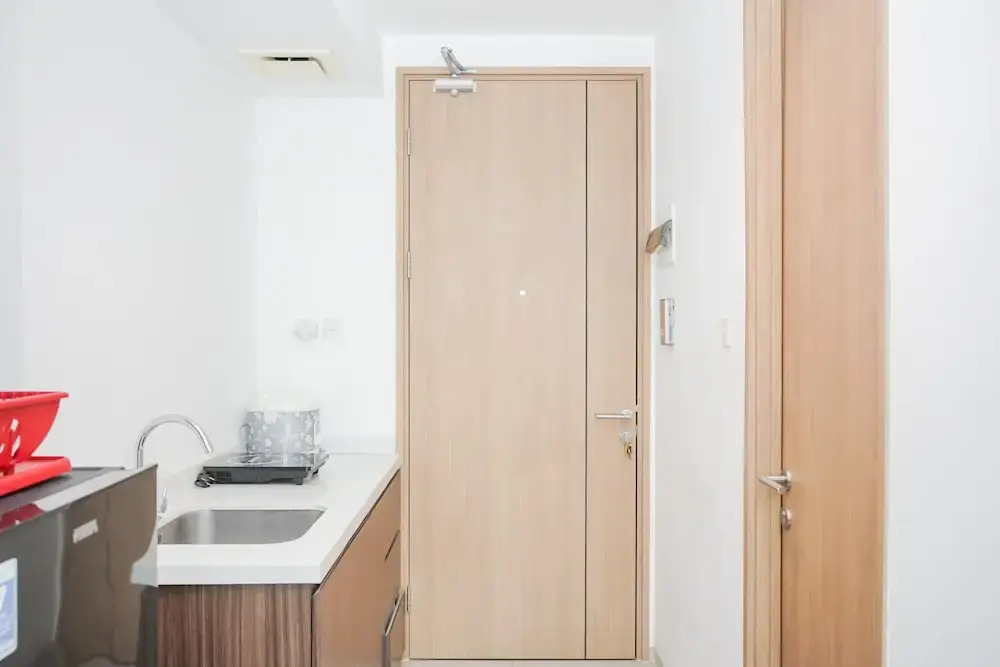 Тангеранг: Modern Studio Apartment at Tree Park Cikokol