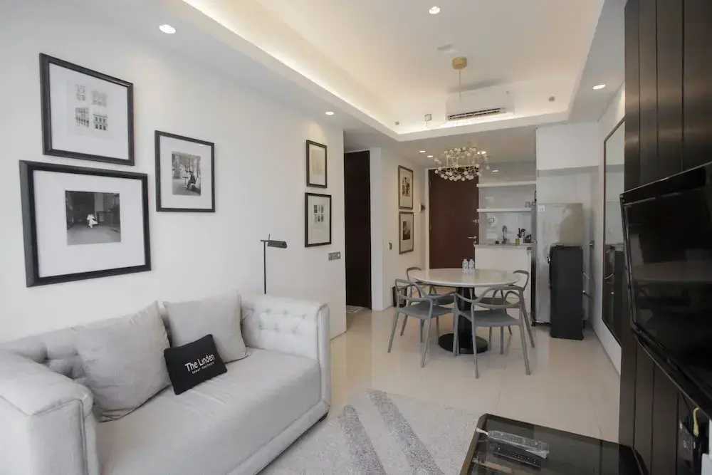 Сурабая: Premium 2BR Apartment near Marvell City Mall at The Linden