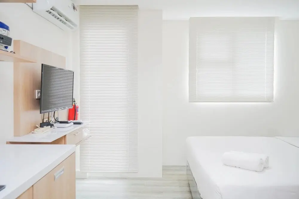 Южный Тангеранг: Comfy and Modern Studio Bintaro Icon Apartment