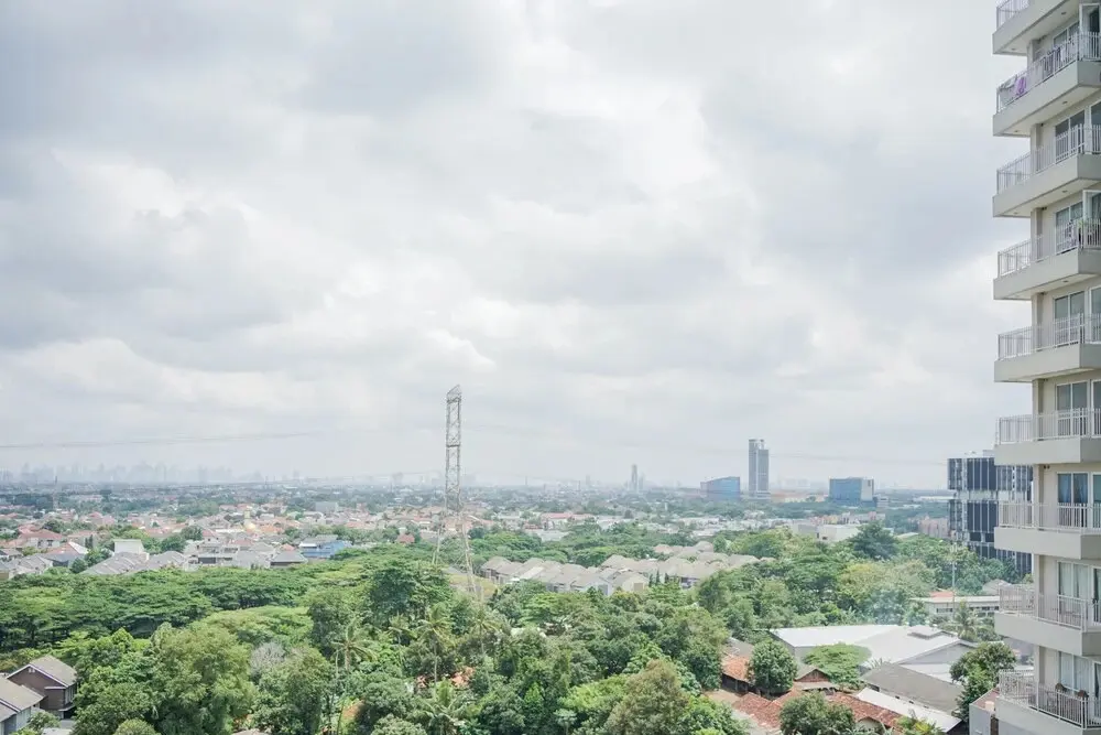Южный Тангеранг: Comfy and Modern Studio Bintaro Icon Apartment