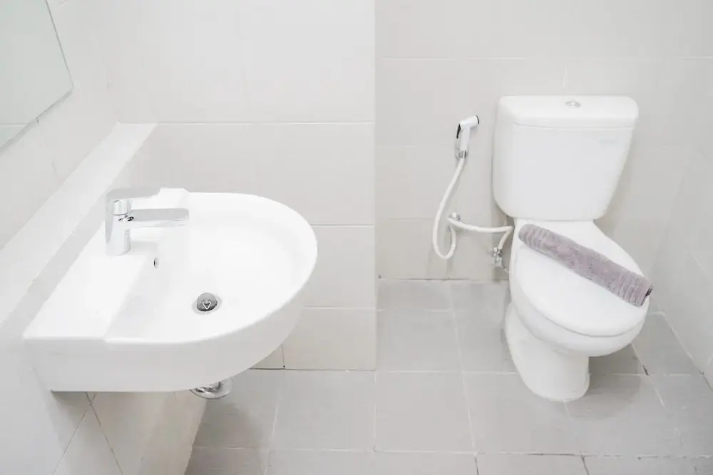 Южный Тангеранг: Comfy and Modern Studio Bintaro Icon Apartment