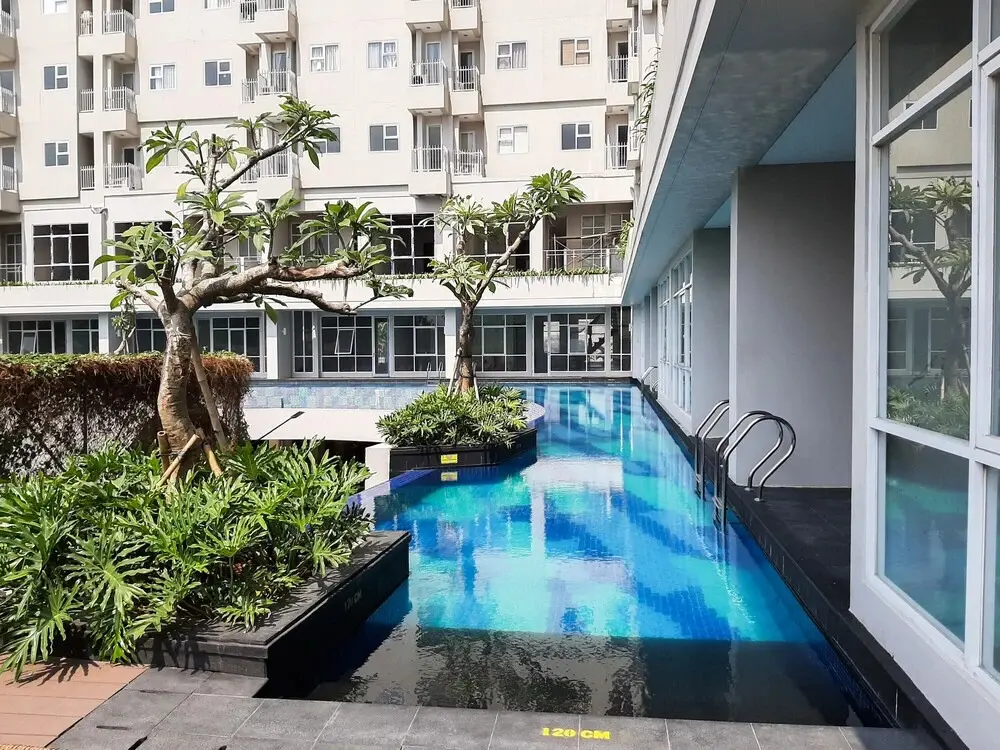 Южный Тангеранг: Comfy and Modern Studio Bintaro Icon Apartment