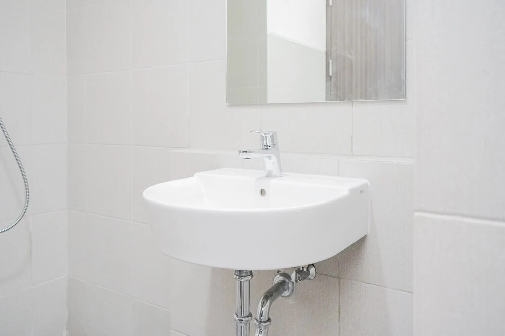 Южный Тангеранг: Comfy and Modern Studio Bintaro Icon Apartment