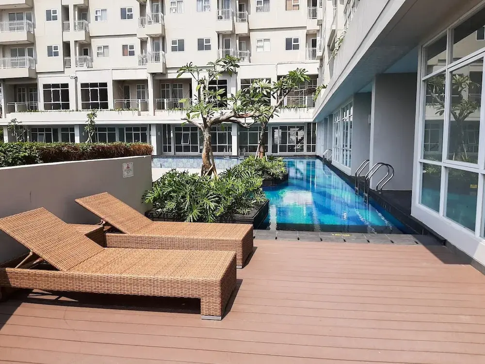 Южный Тангеранг: Comfy and Modern Studio Bintaro Icon Apartment