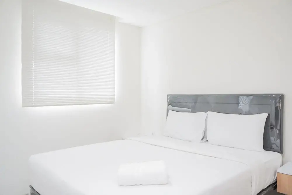 Южный Тангеранг: Comfy and Modern Studio Bintaro Icon Apartment