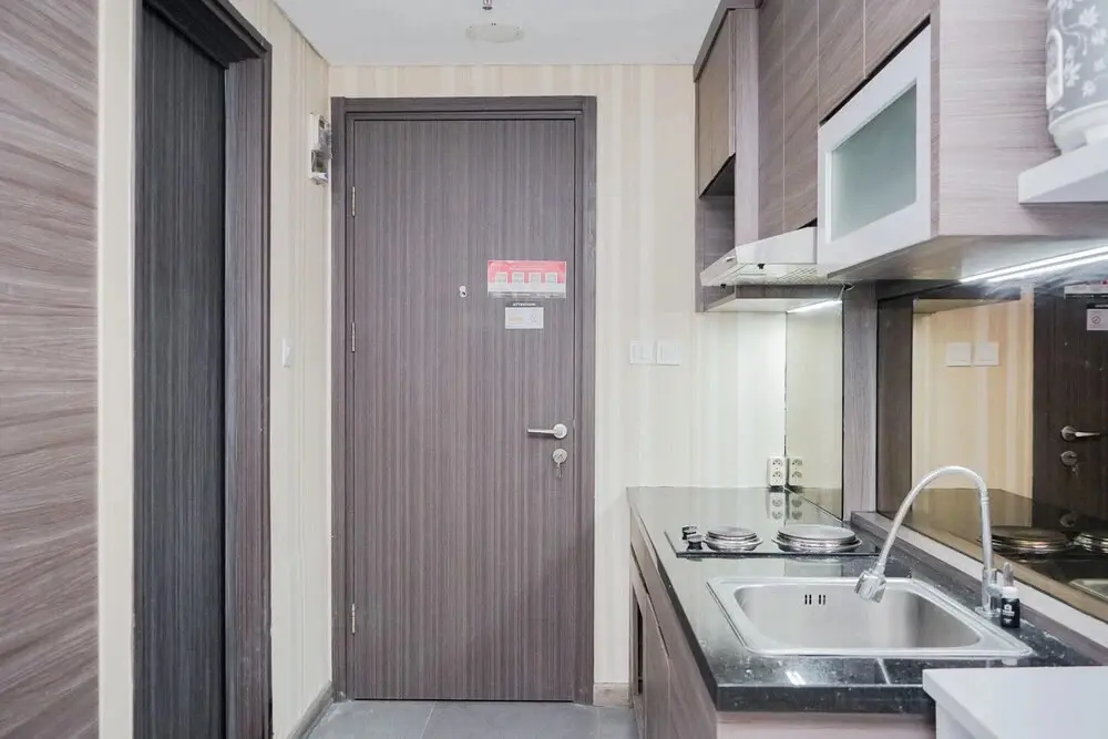 Южный Тангеранг: Modern Classic Studio Room Bintaro Icon Apartment