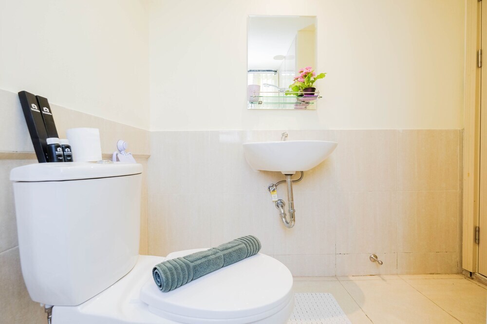 Сибату: Good Deal 2BR at Meikarta Apartment near CBD's Area
