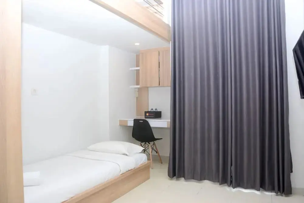 Депок: Comfortable Studio at Dave Apartment
