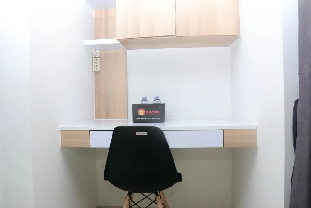 Депок: Comfortable Studio at Dave Apartment