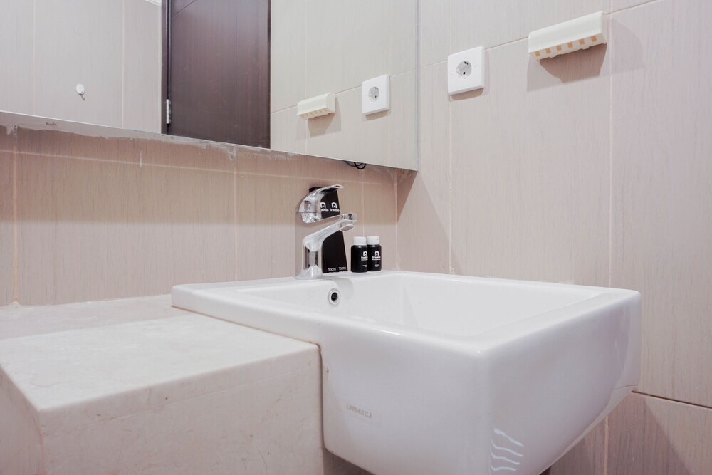 Джакарта: Luxurious Minimalist 2BR at GP Plaza Apartment