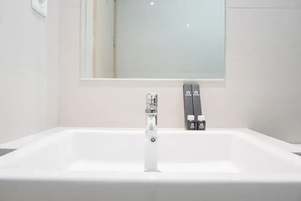 Джакарта: Comfy 1BR Sedayu City Suites Apartment