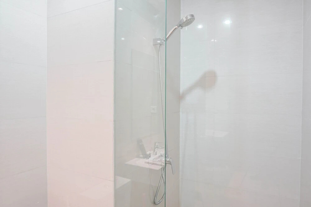 Джакарта: Comfy 1BR Sedayu City Suites Apartment