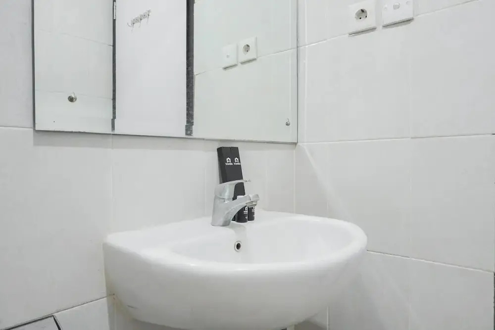 Джакарта: Comfortable 1BR at Nifarro Park Apartment