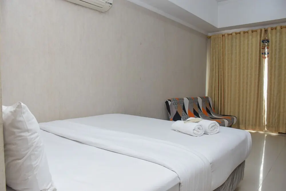 Джакарта: Comfy Studio at Grand Kartini Apartment