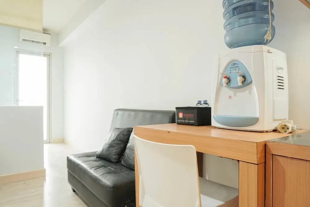 Джакарта: Cozy and Simply Studio Titanium Square Apartment
