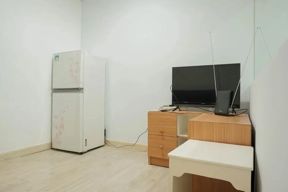 Джакарта: Cozy and Simply Studio Titanium Square Apartment