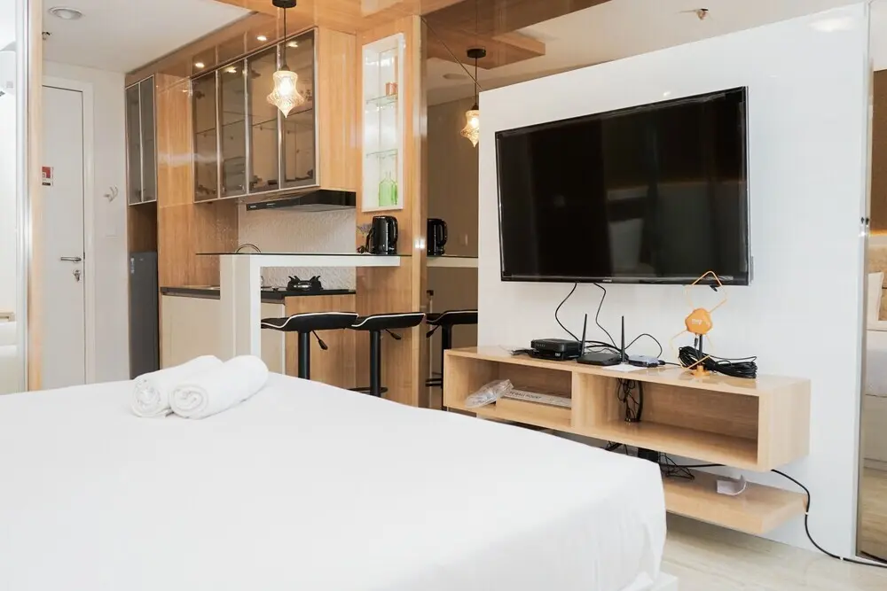Южный Тангеранг: Comfy and Minimalist Studio Apartment at Tuscany Residences