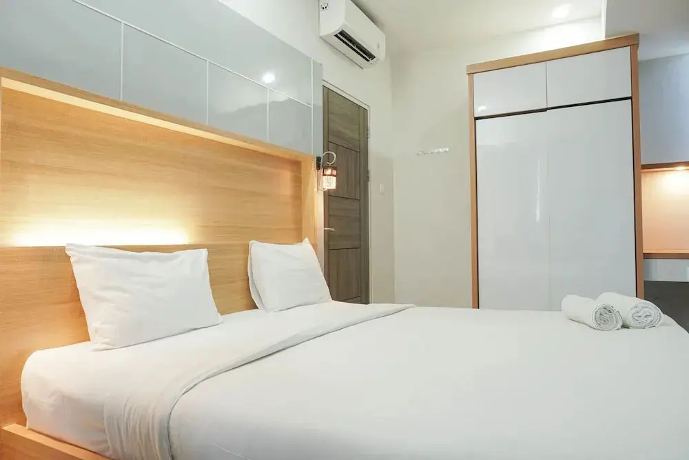 Fully Furnished with Comfortable Design 2BR Harco Mangga Besar Apartment — фото 1