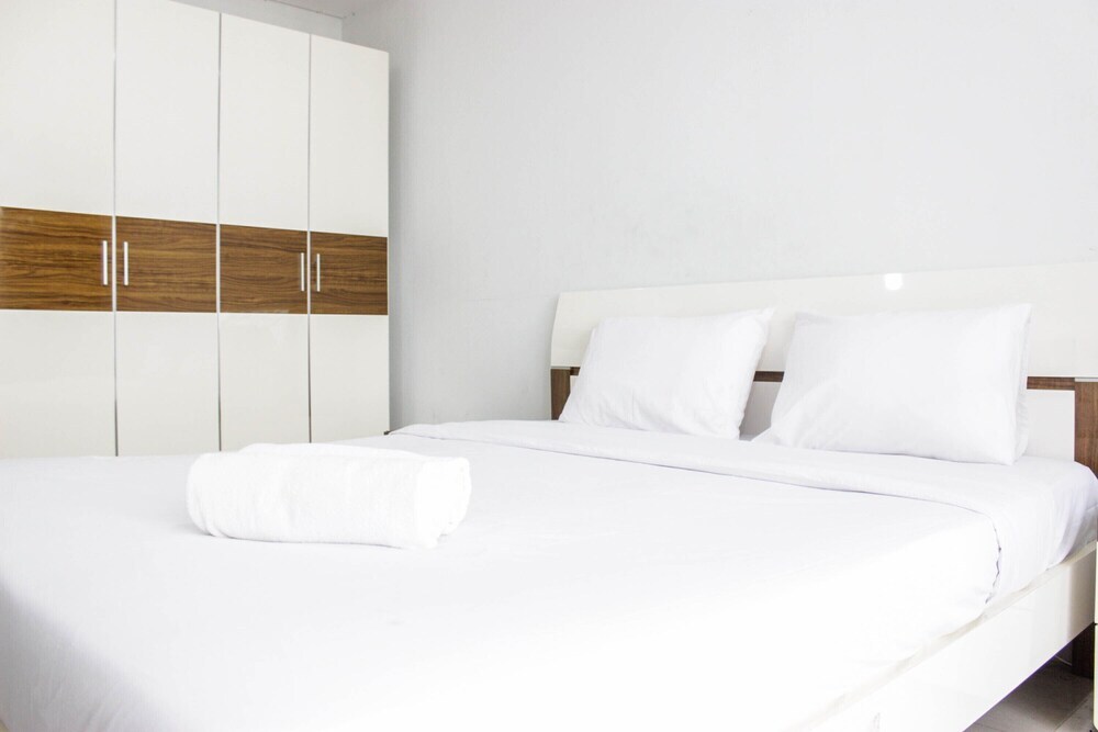 Бандунг: Comfy Studio Dago Suites Apartment with ITB Jogging Track View