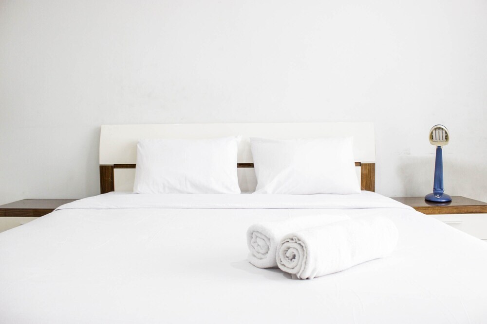 Бандунг: Comfy Studio Dago Suites Apartment with ITB Jogging Track View