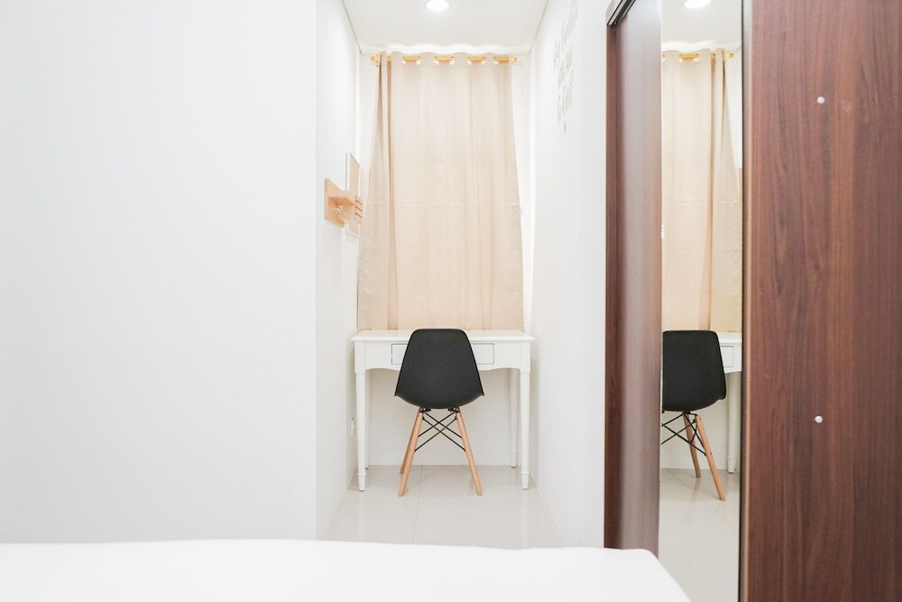 Джакарта: Comfort 2BR Apartment at Vittoria Residence